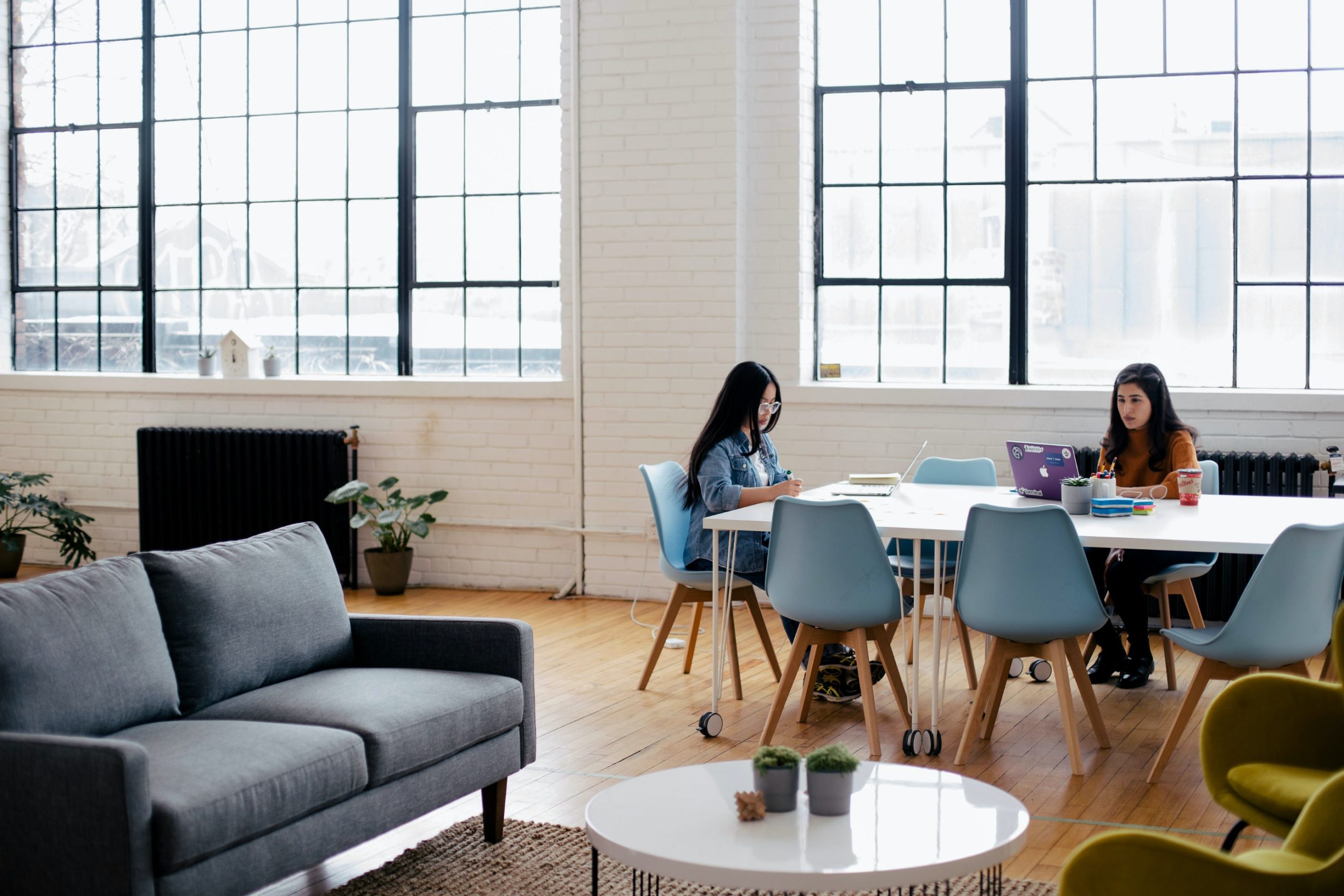 you-x-ventures-nF0nQuqBsrI-unsplash Women working at table